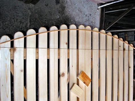 Per costruire un cancello in legno fai da te a due ante possiamo ricavare i vari pezzi da stagionate tavole di recupero. Cancello in legno fai da te - Bricoportale: Fai da te e ...