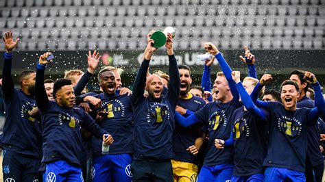 Det är totalt 24 st lag som kämpar om vinsten i mästerskapet. Guide: Svenska Cupen 2020/2021 - Svensk fotboll