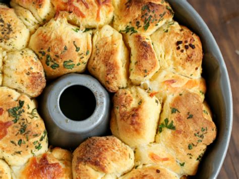 12 meals you can make with a can of tomatoes. Monkey Bread With 1 Can Of Biscuits : Easy Cheesy Pull ...