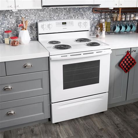 Amana 48 Cu Ft Electric Range With Bake Assist Temps In White