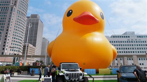 Jeeps 61 Footer Rubber Duck At The 2022 Detroit Auto Show Jeep