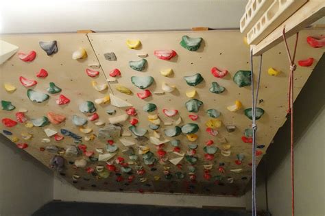 Planend, eine kletternde wand zu errichten. Boulderwand & Kletterwand selber bauen - so funktioniert's!