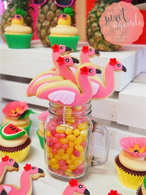 Add a white bedspread, some pretty tropical prints on the wall and your room is instantly decorated. Sweet Agenda Cakes: Hawaiian Themed :: Dessert Table ...