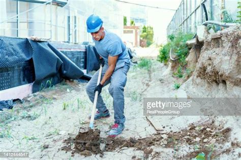 Digging Big Hole Fotografías E Imágenes De Stock Getty Images