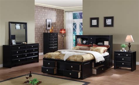 How to decorate: Paint an elegant black bedroom | The Man Cave