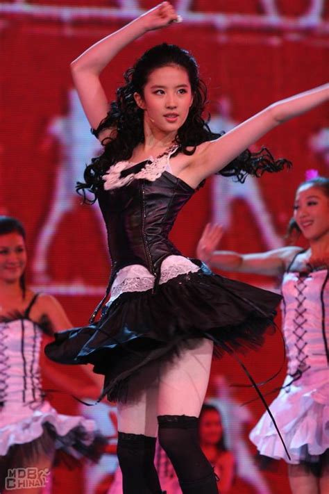 Liu was born in tongji hospital in wuhan, hubei as an feng (安风), followed her father's surname an. 劉亦菲寫真照片 - 第130張/共800張