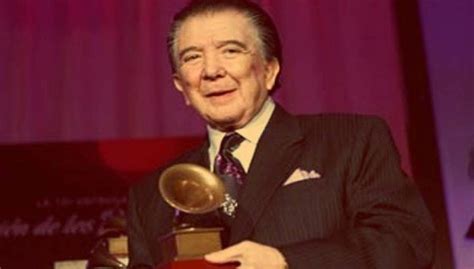 The auditorium has the capacity for 850 people and has entries for disabled people. Roberto Cantoral a diez años de su adiós - Revista Única ...