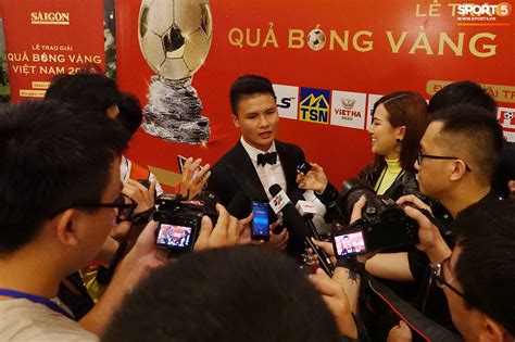Chưa đầy nửa năm, đôi trẻ đã vướng không ít rắc rối, tan hợp không biết bao nhiêu lần. Quang Hải và Huỳnh Anh liên tục "lạc mất nhau" khi tham dự ...