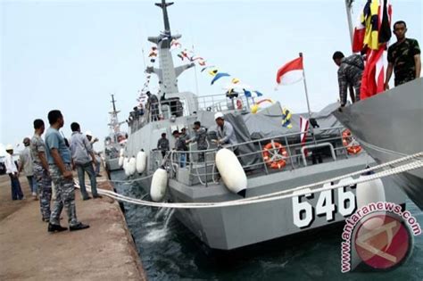 / pepe the frog is an anthropomorphic frog character from the comic series boy's club by matt furie. Pepe Hitam Bintuni : Papua Barat Dalam Angka 2010 : Pepega ...