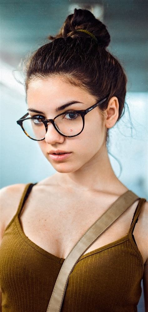 X Delaia Gonzalez In Glasses Subway One Plus Huawei P Honor View Vivo Y Oppo F