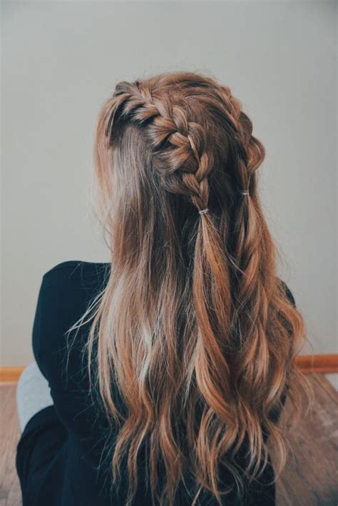 Women's hairstyles in the early 2010s had been fairly individualistic, although most british, irish, australian, russian, korean, and continental european women kept the simplistic, straight, long and natural colored hairstyles of the mid 2000s. ☆Hannah ☆ | Haarzöpfe, Niedliche frisuren, Kurzhaarschnitt