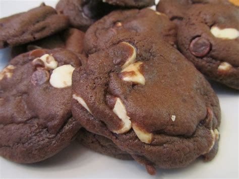 Jacobs famous club milk cookie covered in chocolate. chocolate.travel.shopping: Bailey's Irish Cream Chocolate Cookies