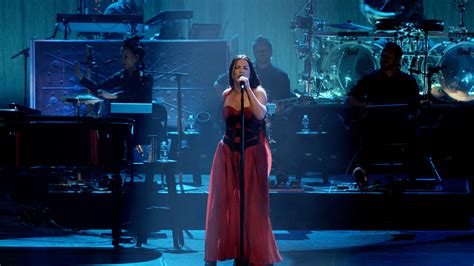 Evanescences Amy Lee Reveals Personal Turmoil Behind Success Of Fallen