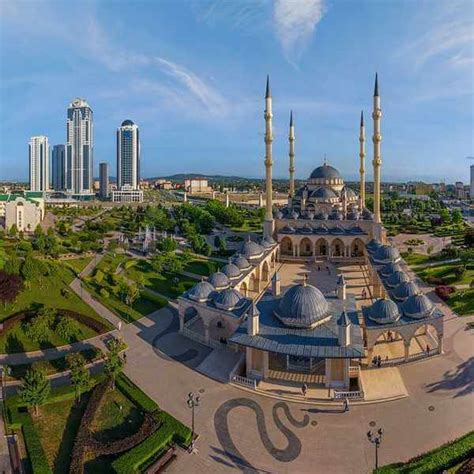 مـن العالم : مسجد قديروف أحمد في غروزني - الشيشان