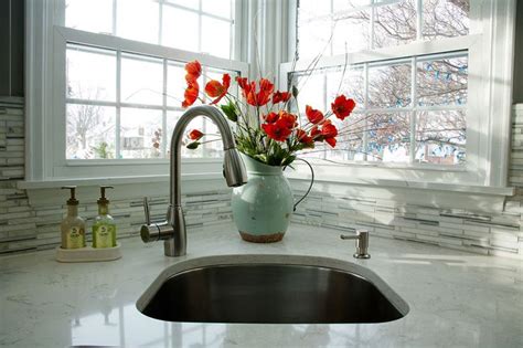 The placement of the faucet in this corner sink makes it ...