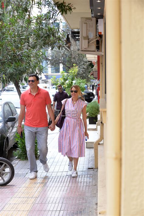 Jun 09, 2021 · η τζένη μπαλατσινού η οποία έφερε στον κόσμο το τέταρτο παιδί της την ημέρα των χριστουγέννων του 2020, ζει και πάλι τη χαρά της μητρότητας και επειδή ζει στο κέντρο μαζί με τον σύζυγό της βασίλη κικίλια, την βλέπουμε. Αποκλειστικό: Μπαλατσινού - Κικίλιας: Ερωτευμένοι, χέρι ...