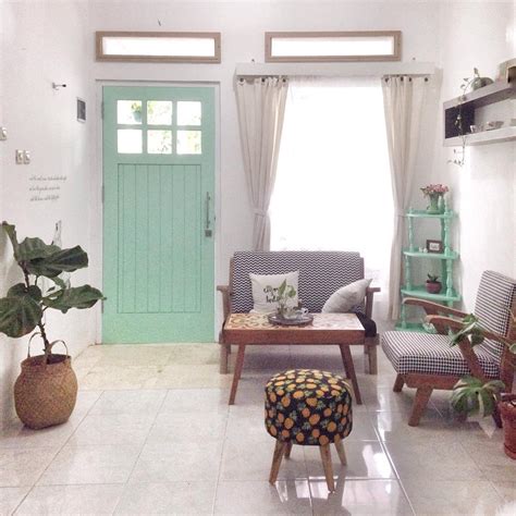 Wah… borong semua untuk cucu ya. Design Ruang Tamu Rumah Kampung | Wallpaper Dinding