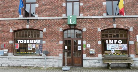 /bo.ʁɛ̃/) (en wallon biarin) est une ville francophone de belgique située en région wallonne dans la province de namur. Office du Tourisme de Beauraing