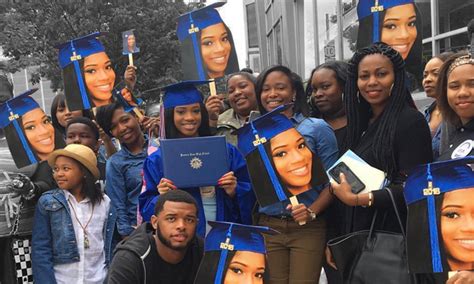 Big Heads For Cheering At Graduation Celebrations Are A Huge Hit
