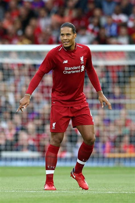 1.93 m (6 ft 4 in) playing position(s). A e dini të shkuarën e Virgil Van Dijk?!