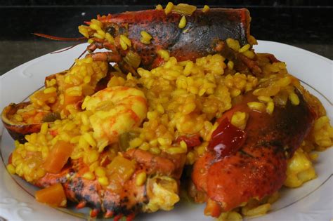 Este arroz nunca lo había hecho en casa, pero estoy perdiendo el miedo a la cocina. Cocina andaluza: Arroz con bogavante y langostinos.