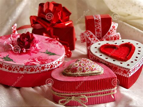Find romantic valentine's day gifts for men and women. FREE 25+ Valentine's Day Gifts for your Girlfriend