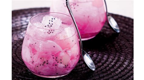 Buat air sirupnya yang berisi rumput laut, nata de coco, sirup melon, dan es batu lalu masukkan ke dalam mangkok besar. Resep Minuman Segar Sederhana Pelepas Dahaga - RESEP - RESEP MAKANAN LEZAT