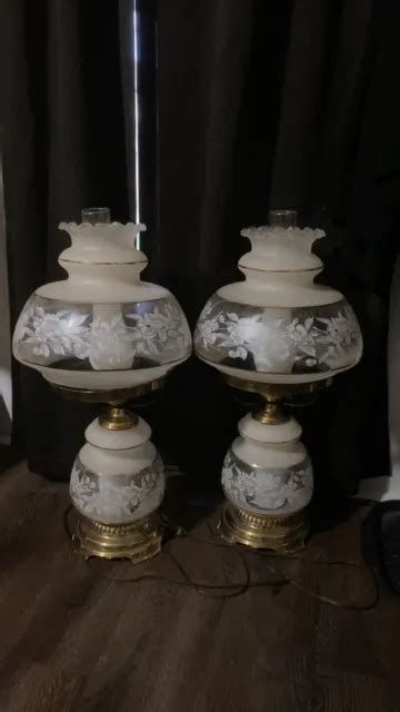 Vintage Quoizel Hurricane Way Parlor Table Lamp Beige Floral