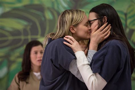 ‘oitnb Laura Prepon Taylor Schilling On Season 6 Wedding Future