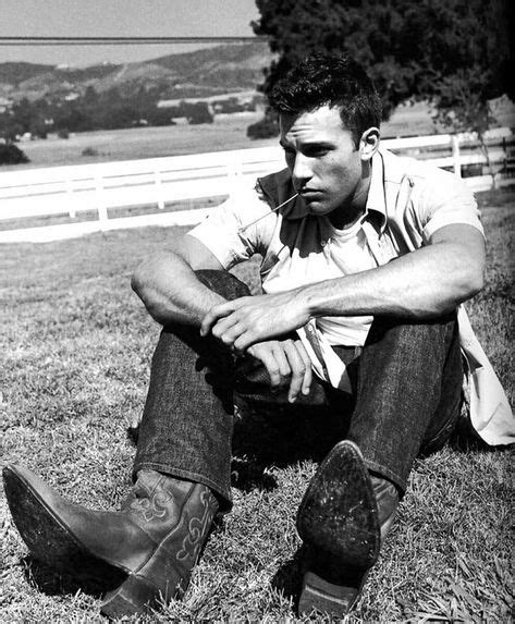 Akteur, storieverteller, skrywer, elvisnabootser, tydren navigator, babervanger, minnesanger, kok, potjiekoskoning en ook bekend as koning ben mielie i. 10 Best Ben Affleck images | Ben affleck, Actors, Celebrities