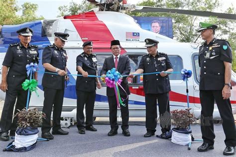 Mohamad fuzi harun is a rising start from who was born on may 4,1959. Helikopter canggih perkukuh keselamatan Sabah | Harian Metro