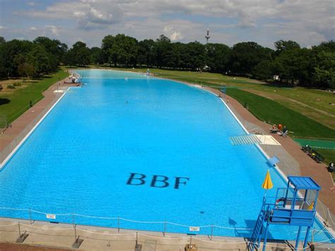 The japanische internationale schule frankfurt, a japanese international school, is in hausen. Freibad Brentano | Tourismus+Congress GmbH Frankfurt am ...