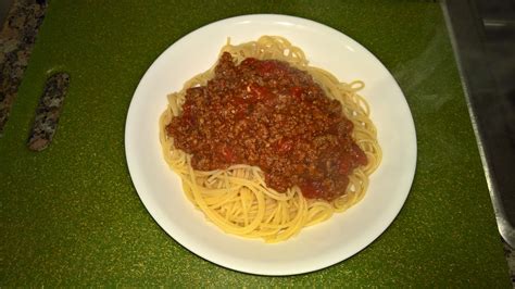 spaghetti bolognese : food