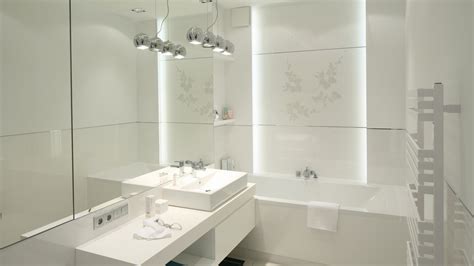 Jasna łazienka. 15 pomysłów na piękne wnętrze
