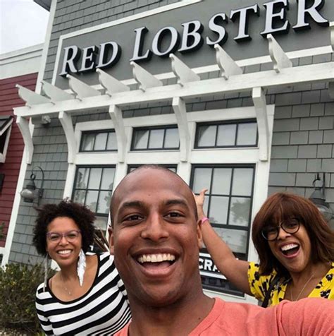 Gayle King's Red Lobster Birthday Dinner For Son