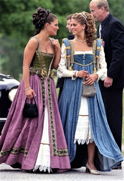 Prinzessin victoria von schweden unterstützt den könig bei seinen repräsentativen aufgaben. Schwedische Kronprinzessin Victoria und Prinzessin Madeleine | Kronprinzessin victoria ...
