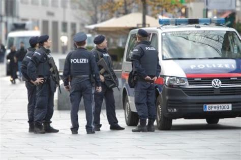 L'autriche posséde une très bonne équipe de jeunes talents ascendants et devrait disposer facilement d'une équipe de macédoine du nord avec peu d'armes. Attentat de Vienne : l'assaillant est un "sympathisant" de ...