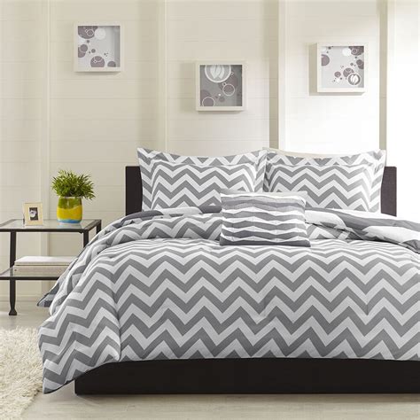 Modern Reversible Grey White Chevron Stripe Comforter Set And Pillow Full