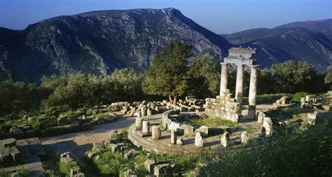 Das Heiligtum Der Athena Pronaia In Delphi Griechenland Peter Adams