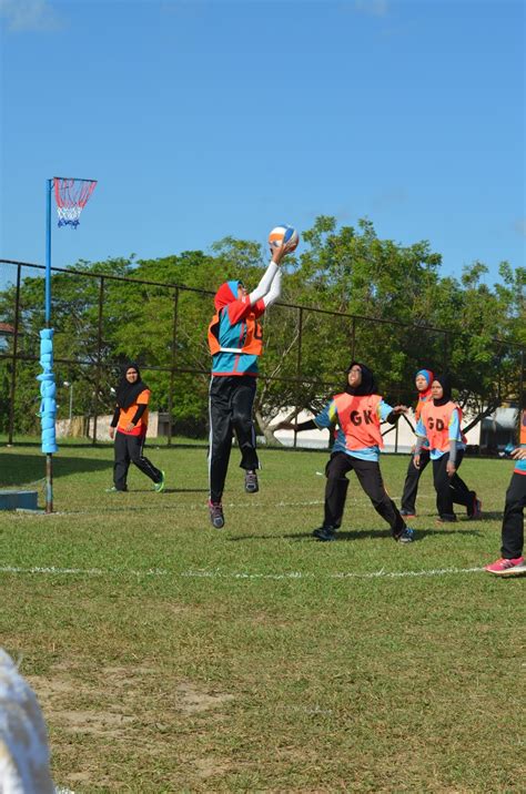 Olahraga ini memiliki banyak kesamaan dengan bola basket, berawal dari versi awal bola basket wanita. Sekolah Menengah Sains Rembau: Kejohanan Bola Jaring MSSD ...