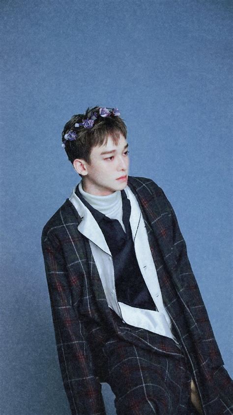 Hold shift key when resizing the crop box. Foto Xiumin Exo Wallpaper