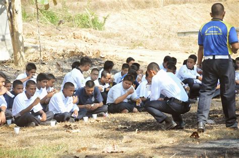 Thuraisingam bagi pihak ketua pengarah pertahanan awam malaysia. KOR KADET POLIS SM SAINS POKOK SENA: Kursus Anggota ...