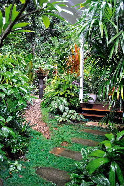 A house with a backyard can be a dream come true. Outdoor Living: Tropical Tabu | Queensland Homes Magazine ...