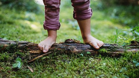 Barfuß Laufen Warum Du öfter Auf Schuhe Verzichten Solltest