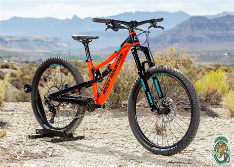 Coming in at three different sizes, although we tested out and will be reviewing the 27.5 model here. ROCKY MOUNTAIN REAPER - Over The Edge Sports