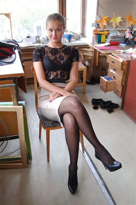 wundervoll sichtbarer bh enger rock und nylons… wonderful visible bra tight skirt and nylons