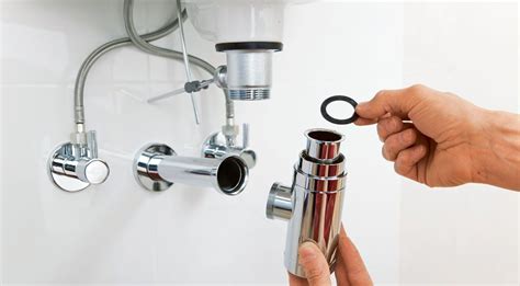 Bereits nach wenigen monaten werden sie von kalk, seife und schimmelsporen angegriffen. Badezimmer renovieren: So werden Fliesen, Fugen und Co ...