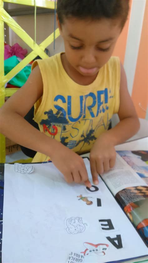 Atividades De Recorte E Colagem Com As Vogais