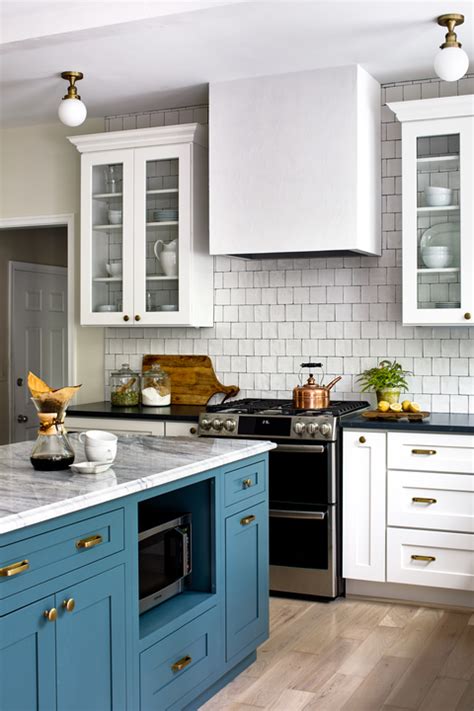 Instantly improve your kitchen space with fresh and chic cabinet ideas. 39 Kitchen Trends 2021 - New Cabinet and Color Design Ideas