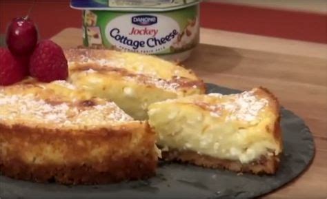 It's easy, and lower in calories than the cream cheese cheesecake. The Cottage Cheese Cake | Recette | Fromage cottage ...